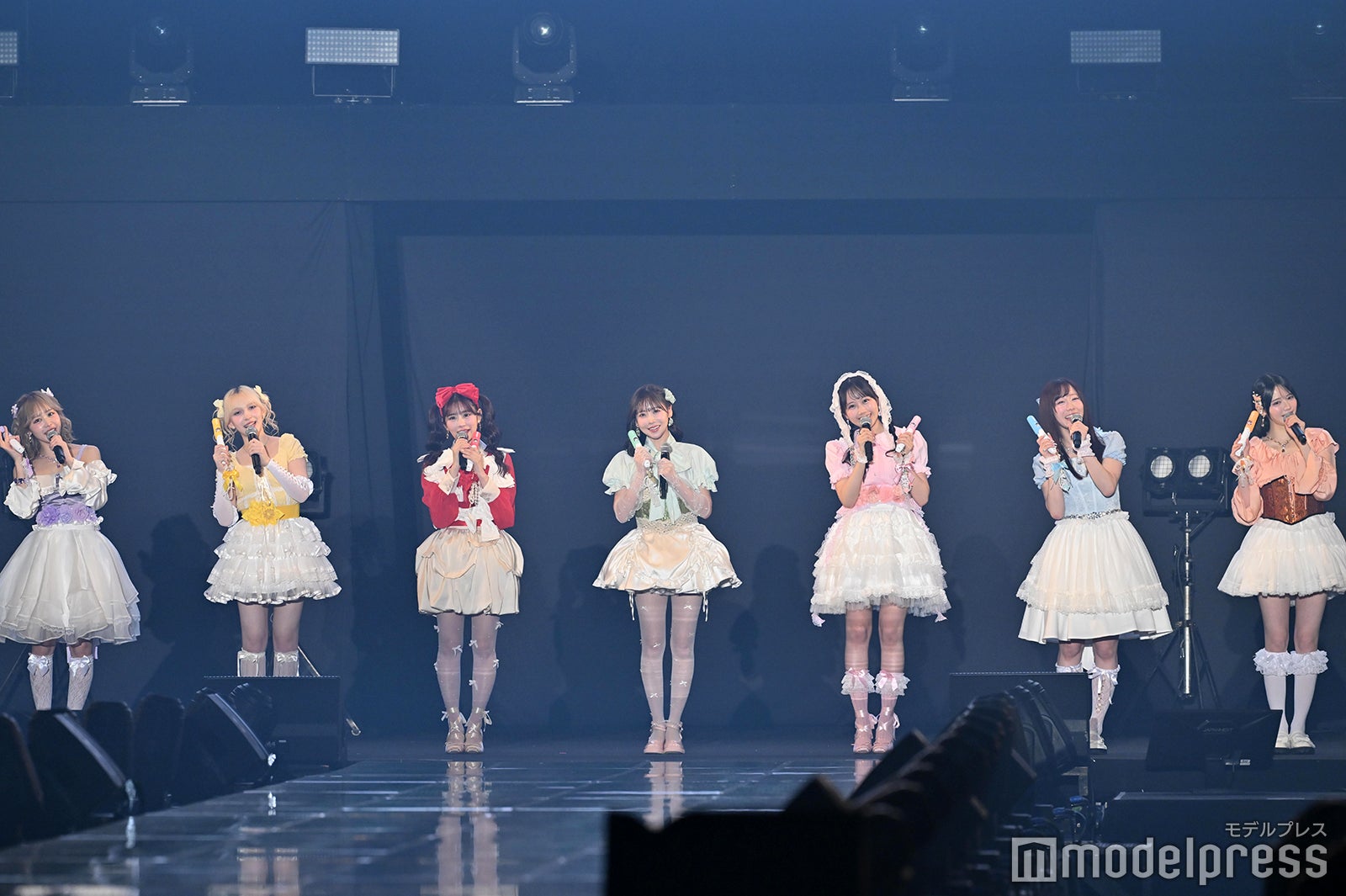 FRUITS ZIPPER／仲川瑠夏、早瀬ノエル、月足天音、櫻井優衣、松本かれん、真中まな、鎮西寿々歌（C）モデルプレス