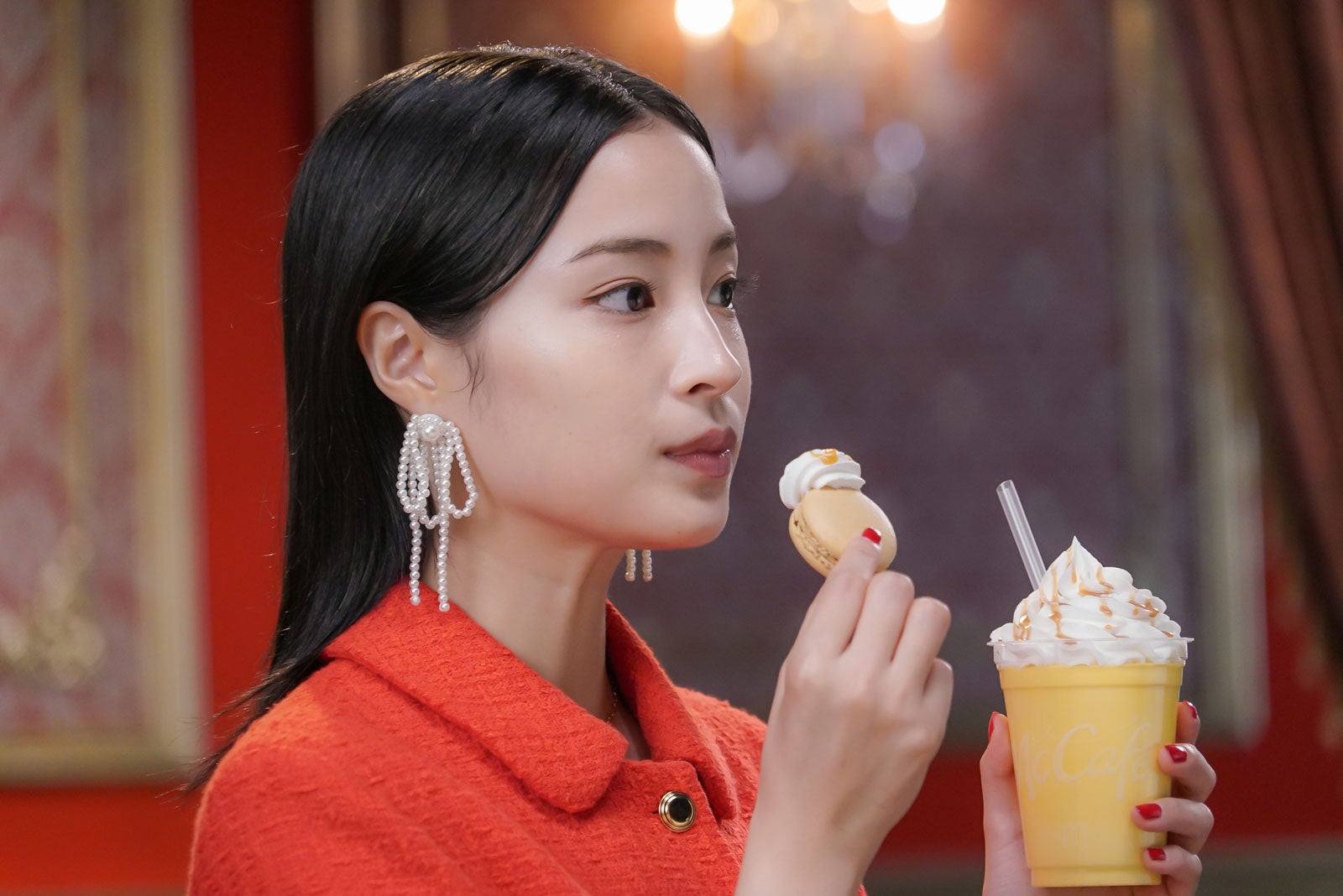 広瀬すず／新TVCM「マックカフェ『フラッペしちゃった？りんご＆巨峰』」篇メイキングより（提供写真）