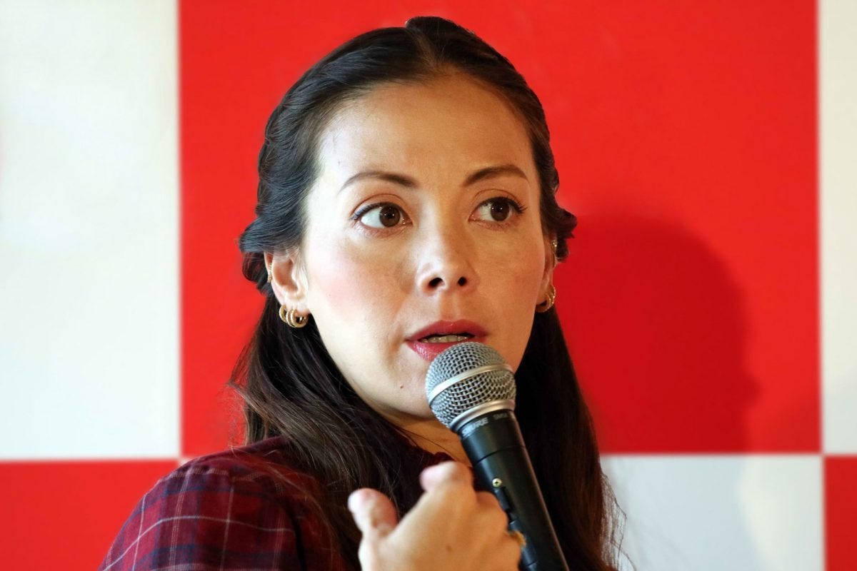 土屋アンナ