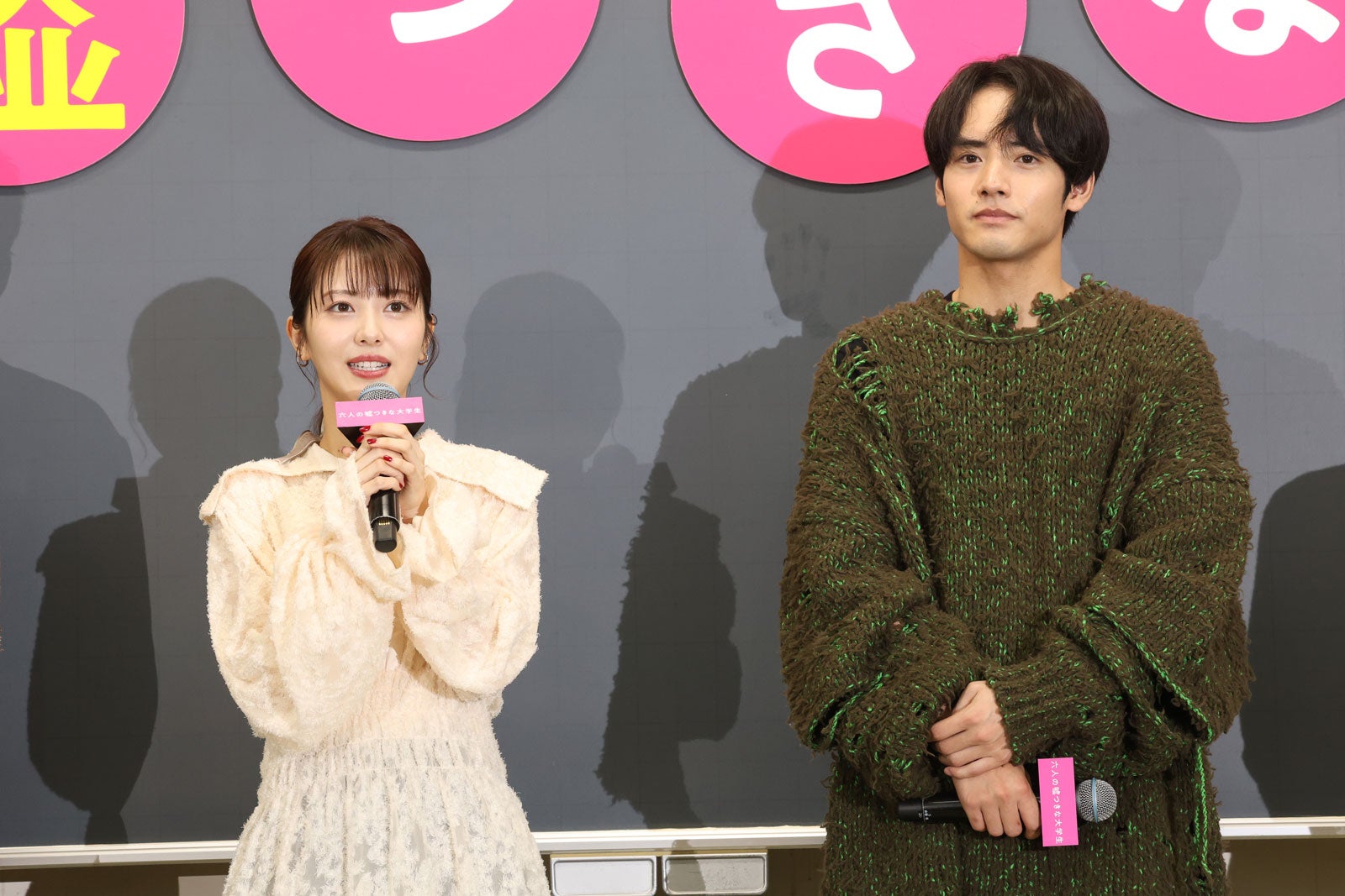 浜辺美波、赤楚衛二（C）2024「六人の嘘つきな大学生」製作委員会