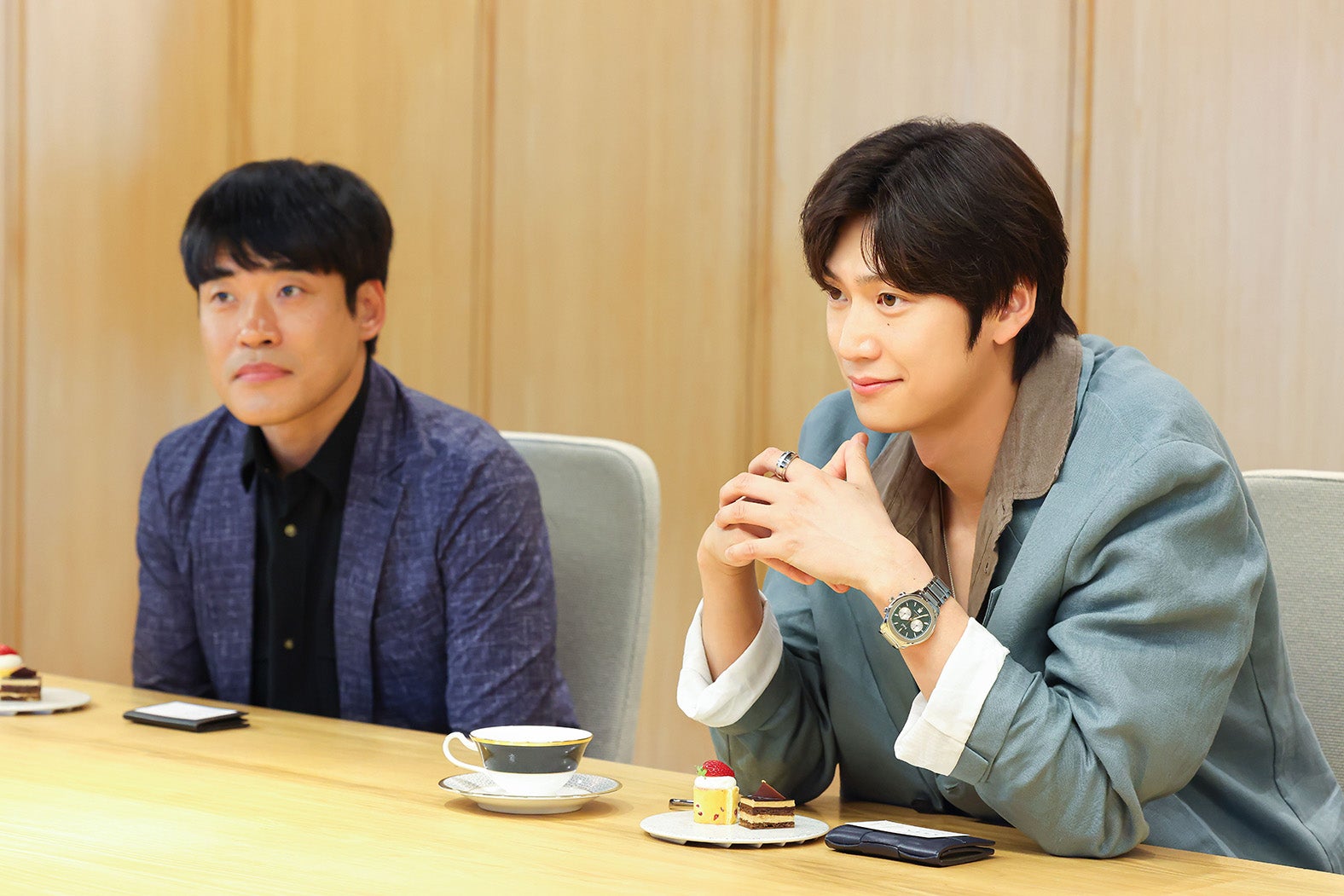 （左）ナ・イヌ（C）TBS