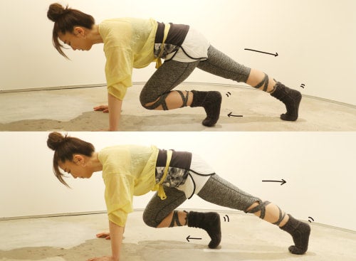 足の指で床を滑らせながら、ひざを交互に曲げて胸に引き寄せます