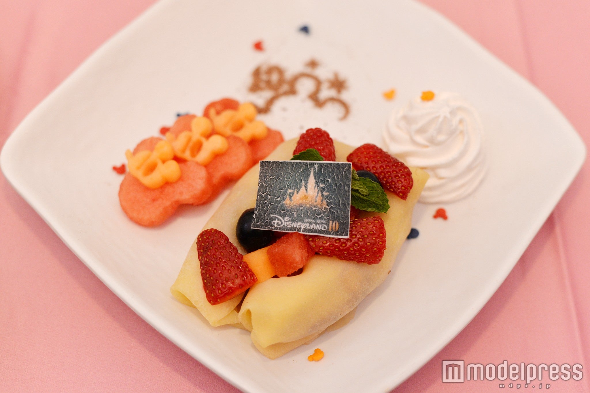 「エクスプローラーズ・クラブ・レストラン」のフレッシュフルーツクレープ（C）モデルプレス