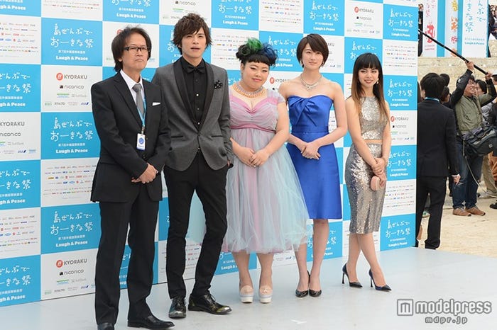 (左から)島崎敏樹監督、山本裕典、渡辺直美、高月彩良、ロバータ