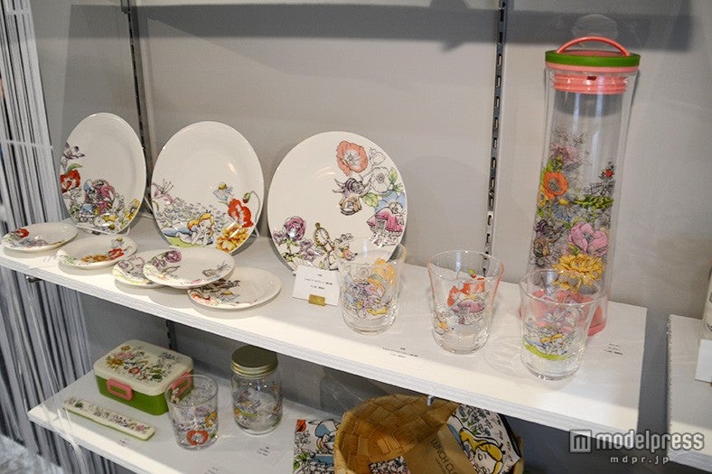 「インテリアライフスタイル」アリスが描かれたアイテム