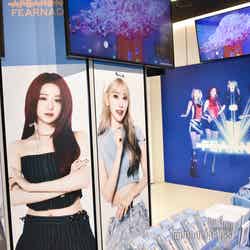 『LE SSERAFIM FAN MEETING ‘FEARNADA’ 2024 S/S - JAPAN POP-UP STORE』内装(C)モデルプレス