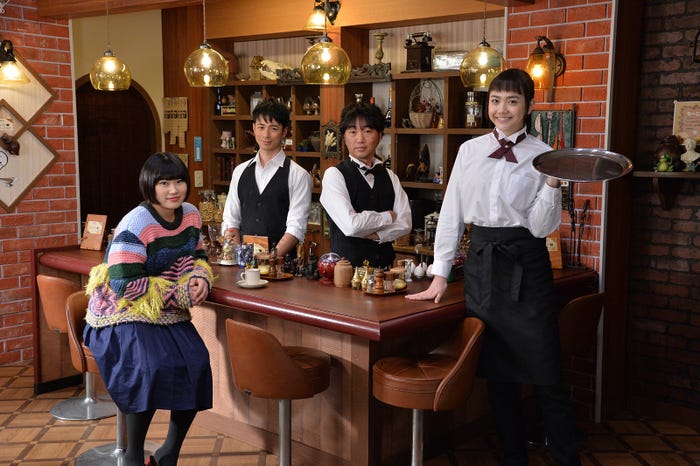 隅田杏花(左)/写真提供:avex