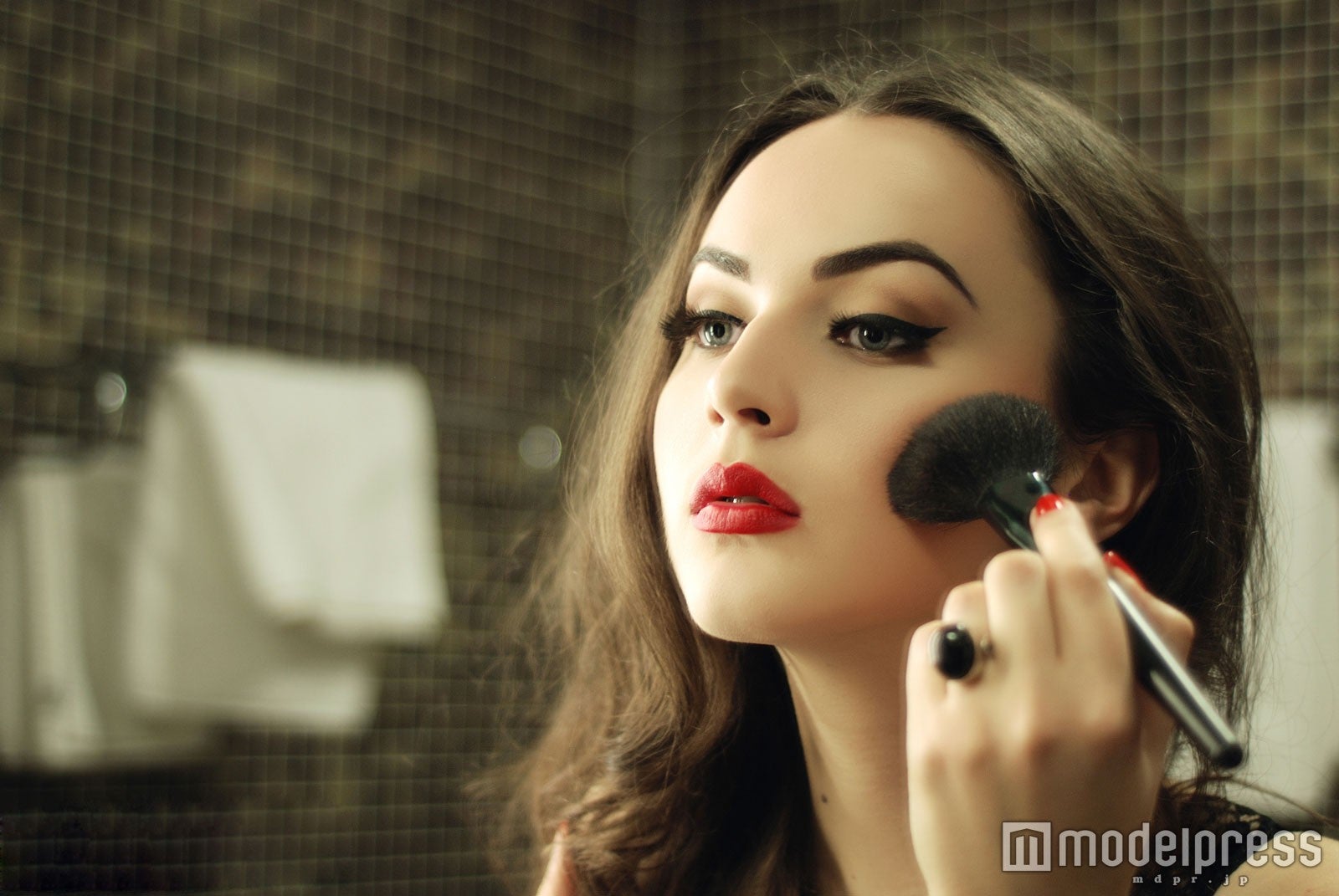 不自然な色を選ばないように気をつけて（photo by z3zo／Fotolia）