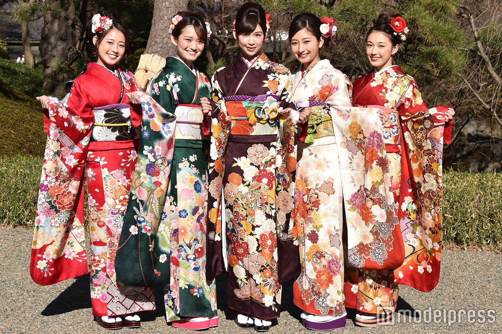 松井まりさん、高尾美有さん、結城モエさん、岡田彩花さん、松井りなさん （C）モデルプレス