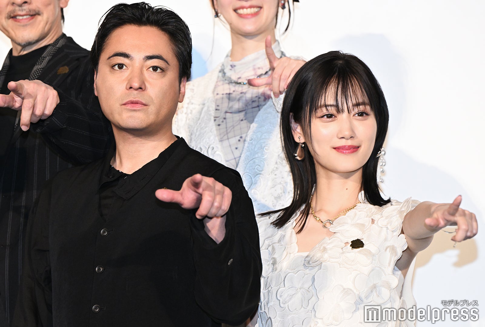 山田孝之、山下美月（C）モデルプレス