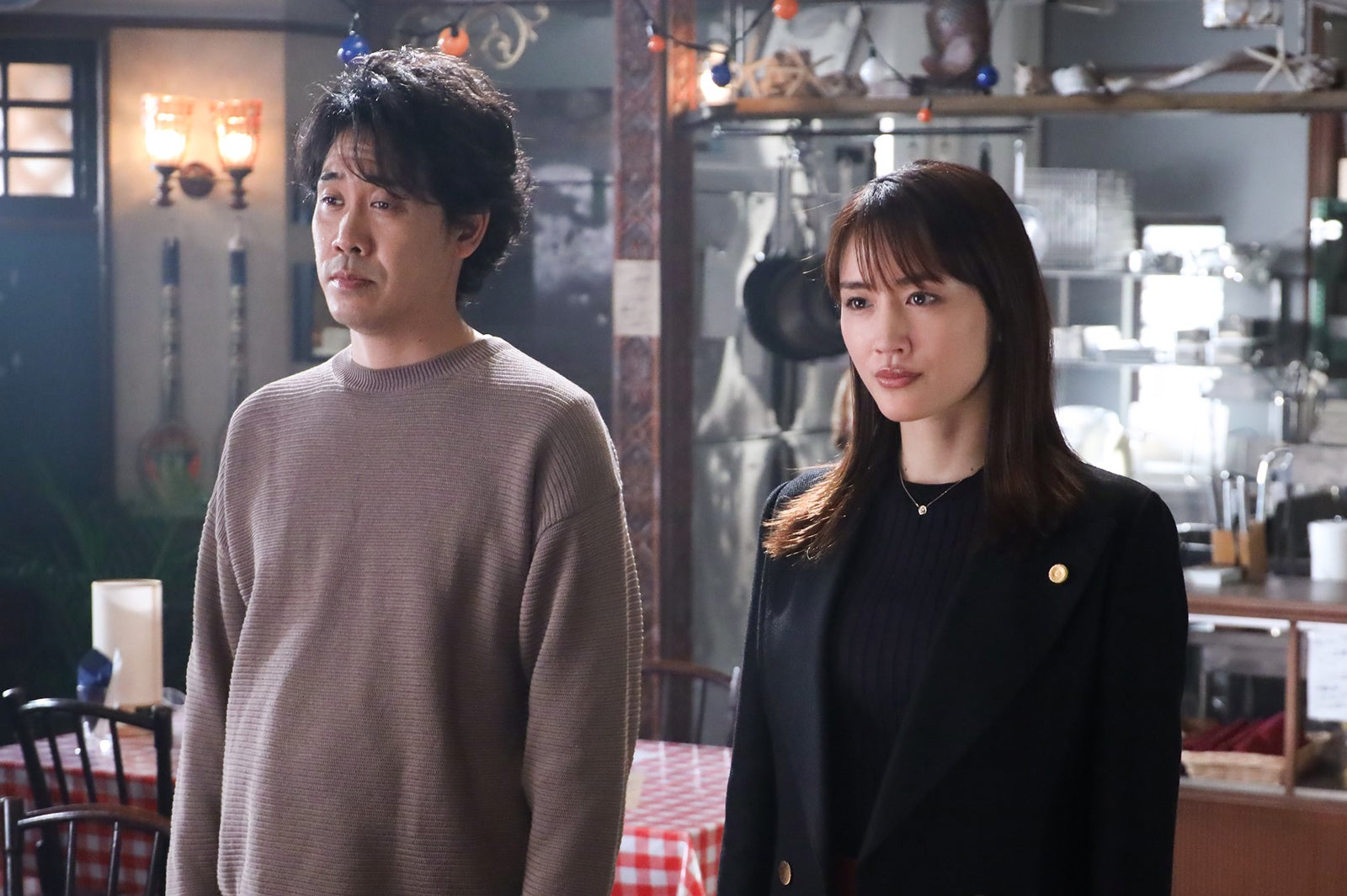 大泉洋、綾瀬はるか／「元彼の遺言状」第10話より（C）フジテレビ