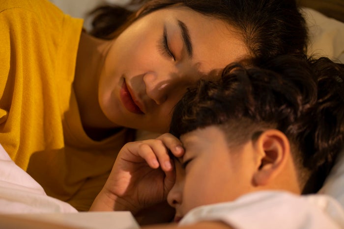 子どもは何歳まで一緒に寝たがるもの みんなの子どもは何歳から一人で寝られるようになった モデルプレス 子どもは何歳まで一緒に寝たがるもの みんなの子どもは何歳から一人で寝られるようになった モデルプレス