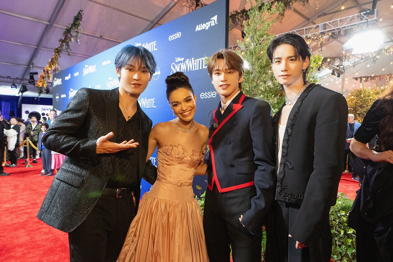 JO1河野純喜「白雪姫」USプレミア初参戦 與那城奨＆佐藤景瑚も応援駆け付け夢の共演