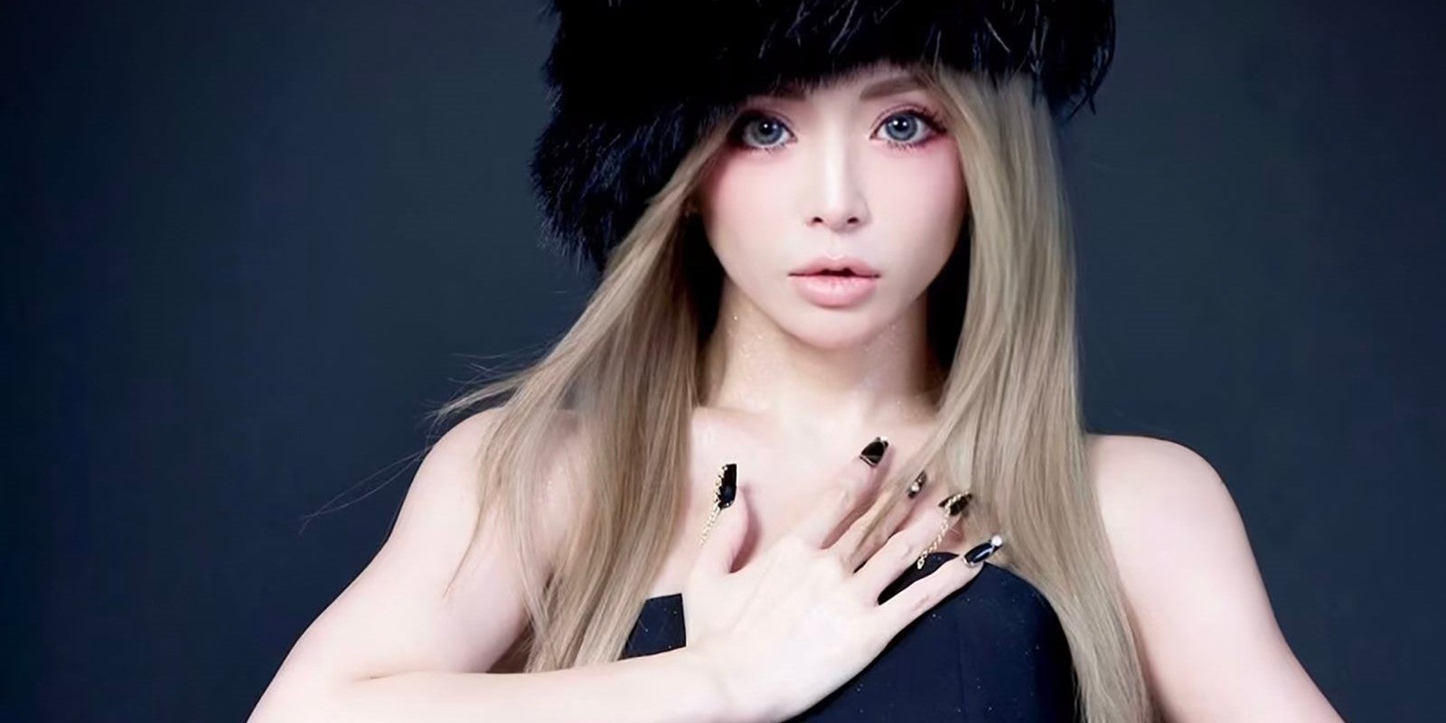 浜崎あゆみ、ライブ落下を報告・謝罪