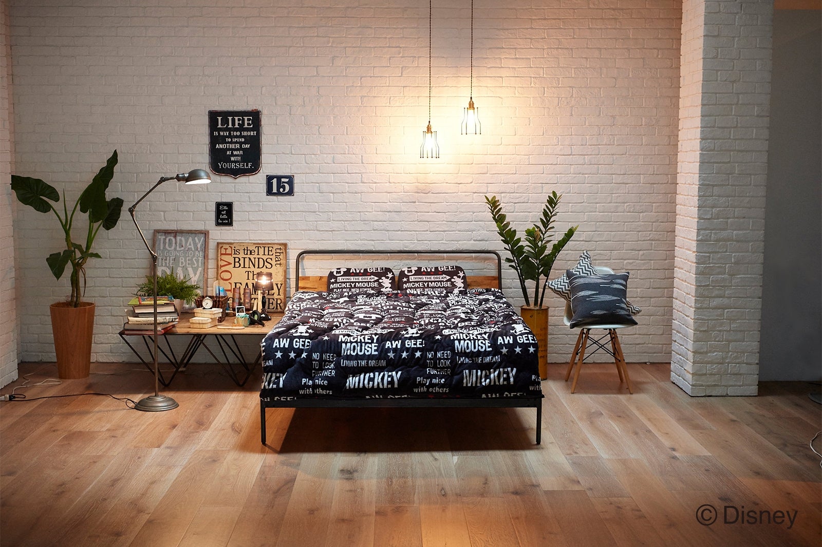 「アメリカンミッキー」デザインでシックな寝室