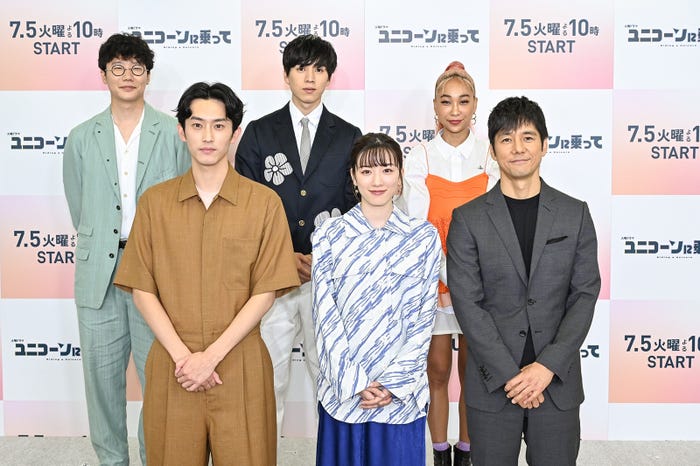 (前列左から)杉野遥亮、永野芽郁、西島秀俊(後列左から)前原滉、坂東龍汰、青山テルマ(C)TBS