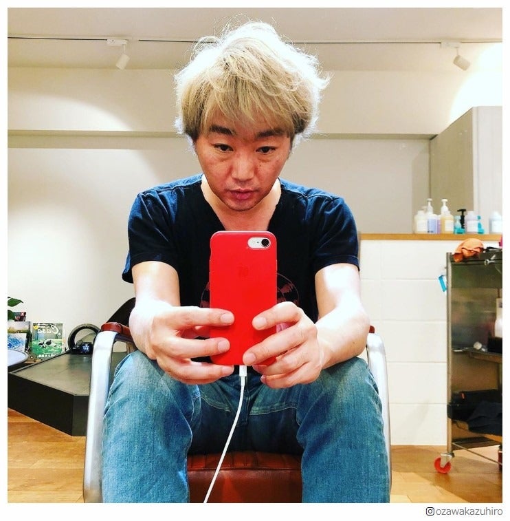 スピードワゴン小沢一敬、金髪で雰囲気ガラリ「かっこいい」「似合う」の声