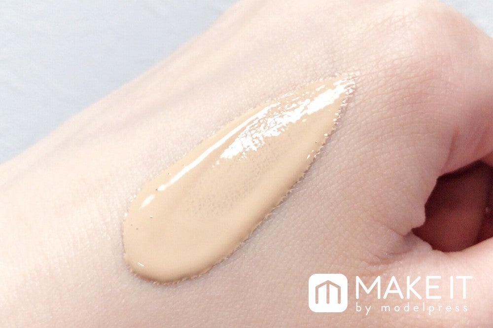 THREE／フローレスエシリアル フルイド ファンデーション テクスチャー (C)メイクイット