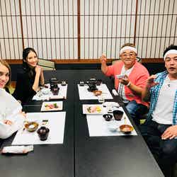 （左から）滝沢カレン、菜々緒、伊達みきお、富澤たけし （画像提供：テレビ朝日）