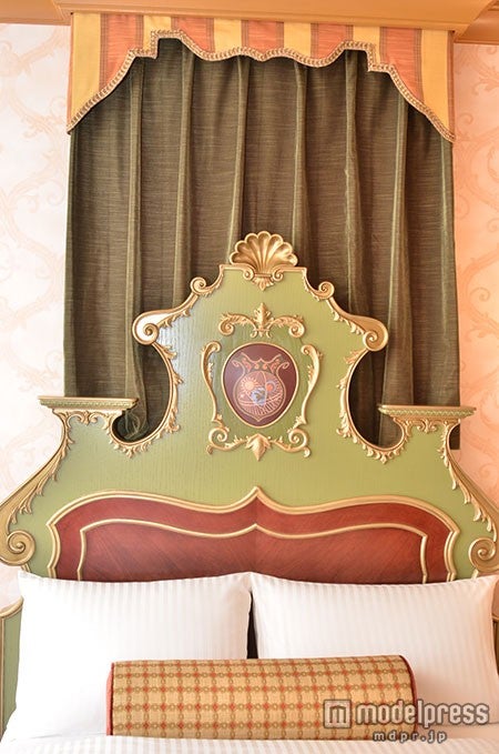 ミッキー達のガリオン船に描かれていた紋章が描かれたヘッドボード