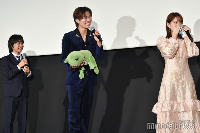 ハンカチを手渡し紳士な対応を見せた内田煌音、「モテ男やん」と驚く那須雄登、畑芽育(C)モデルプレス