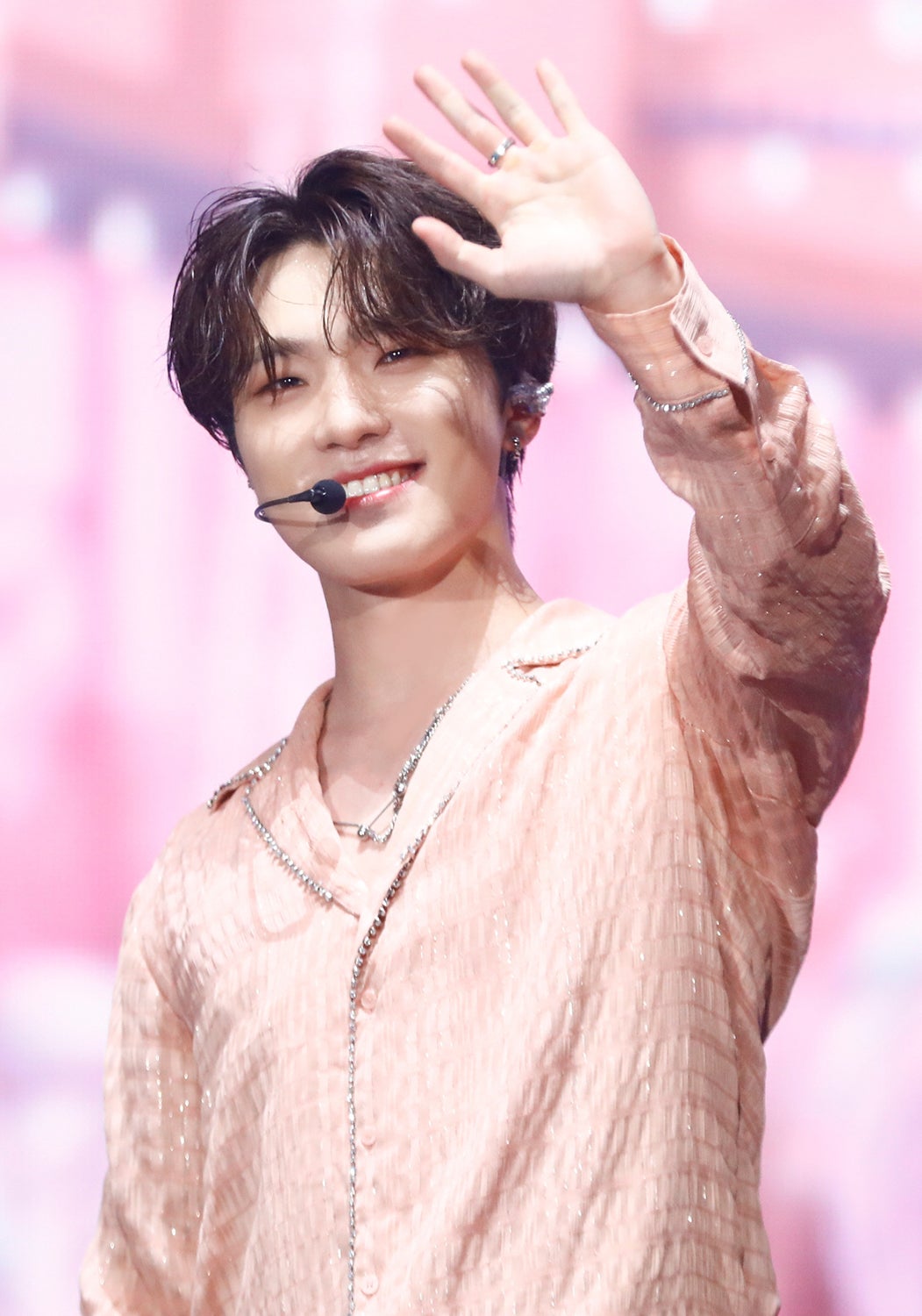 DINO（C）PLEDIS Entertainment