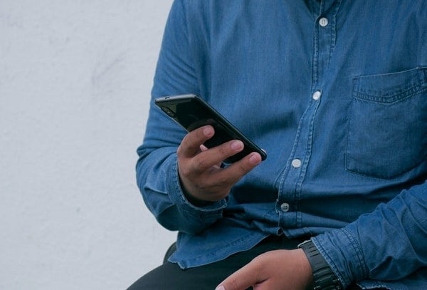 しつこすぎ！ 付き合ってない男性からのLINE攻撃への対処法