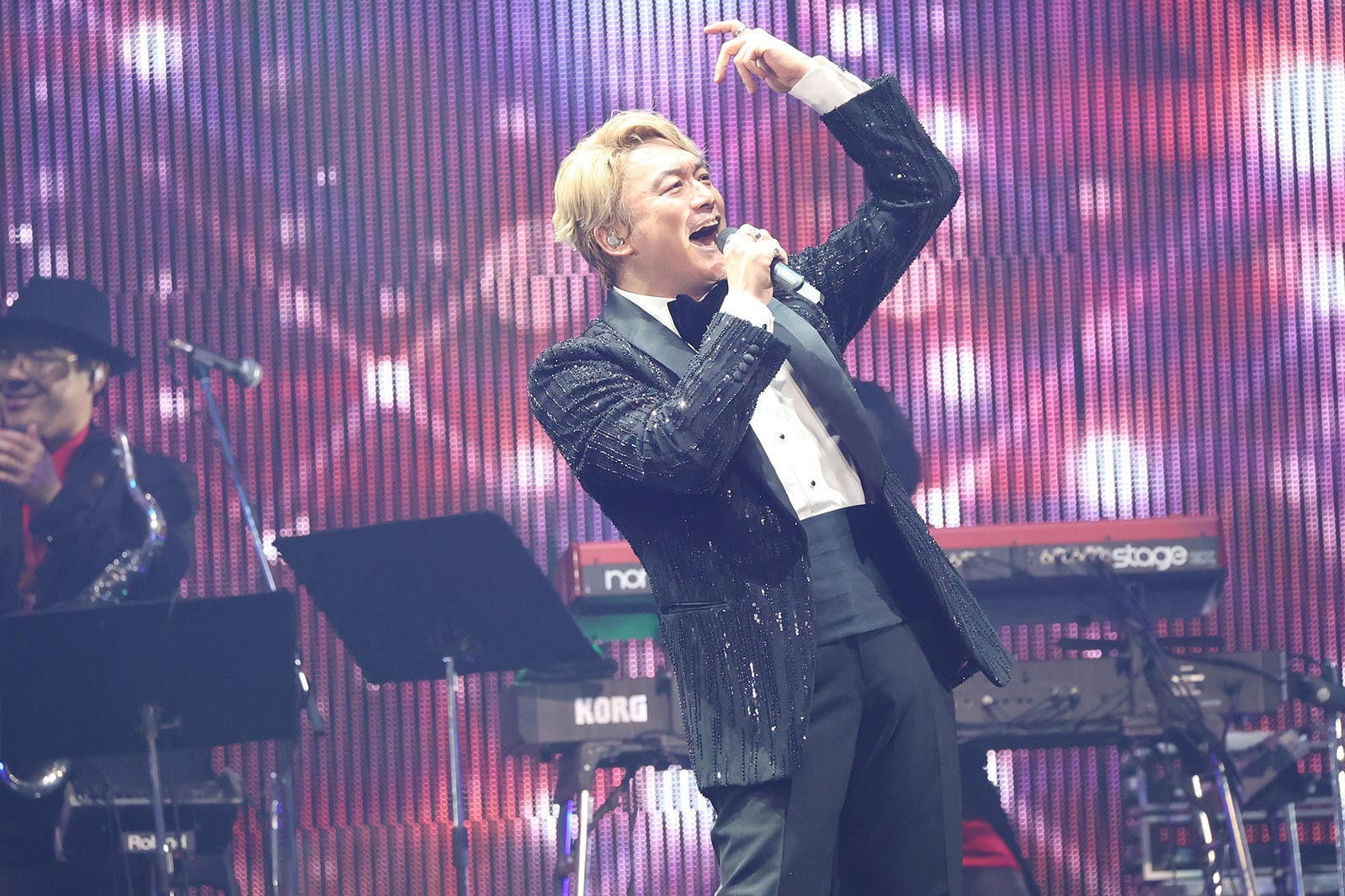 香取慎吾、ソロライブ「Black Rabbit」追加公演開催決定