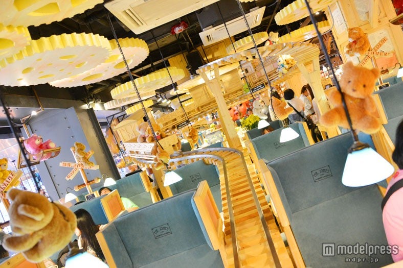 女子が喜ぶメルヘンな店内