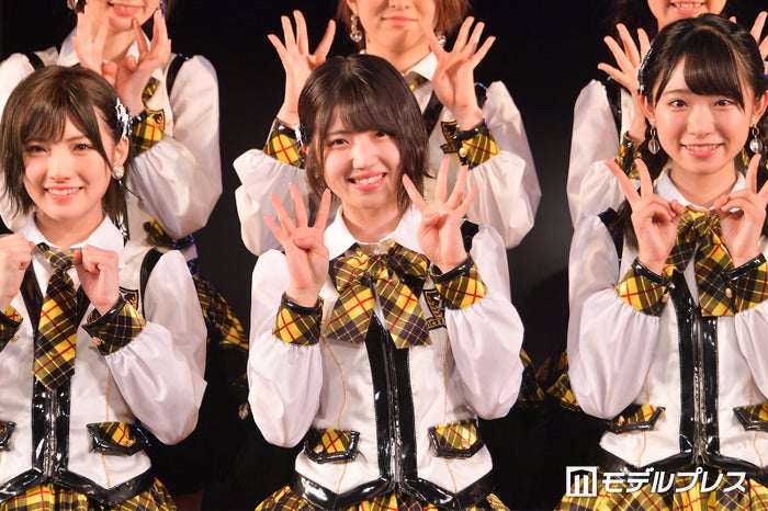 Akb48新チーム4公演 期待の新星 山内瑞葵センターで開幕 村山彩希がスパルタキャプテンに成長 手をつなぎながら 公演レポ モデルプレス