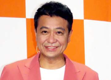 えぇ～っ？！4男のパパ中山秀征 TV生放送中に「息子です、次男です…」舞台主演の俳優を自ら紹介「照れくさいですね」