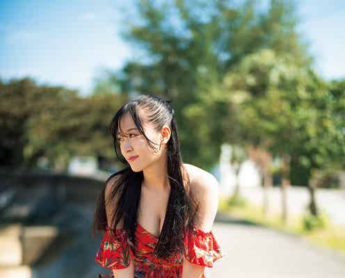 モー娘。小田さくら、美谷間のぞく 3年ぶり写真集で妖艶な雰囲気<さくら日和>