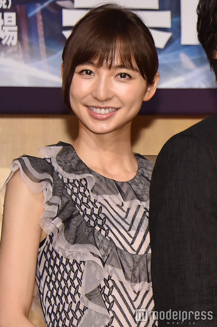 篠田麻里子 巨大ブロッコリーの 花束 贈呈され 顔小さすぎ と反響 モデルプレス