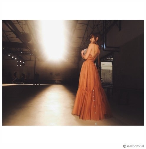 紗栄子、美背中あらわなドレス姿が美しい「うっとりしちゃう」「凄く綺麗」と絶賛の声