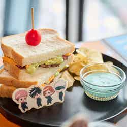 虎杖・伏黒・釘崎・五条のサンドイッチプレート1,760円(C)芥見下々/集英社・呪術廻戦製作委員会 (C)TOKYO-SKYTREE