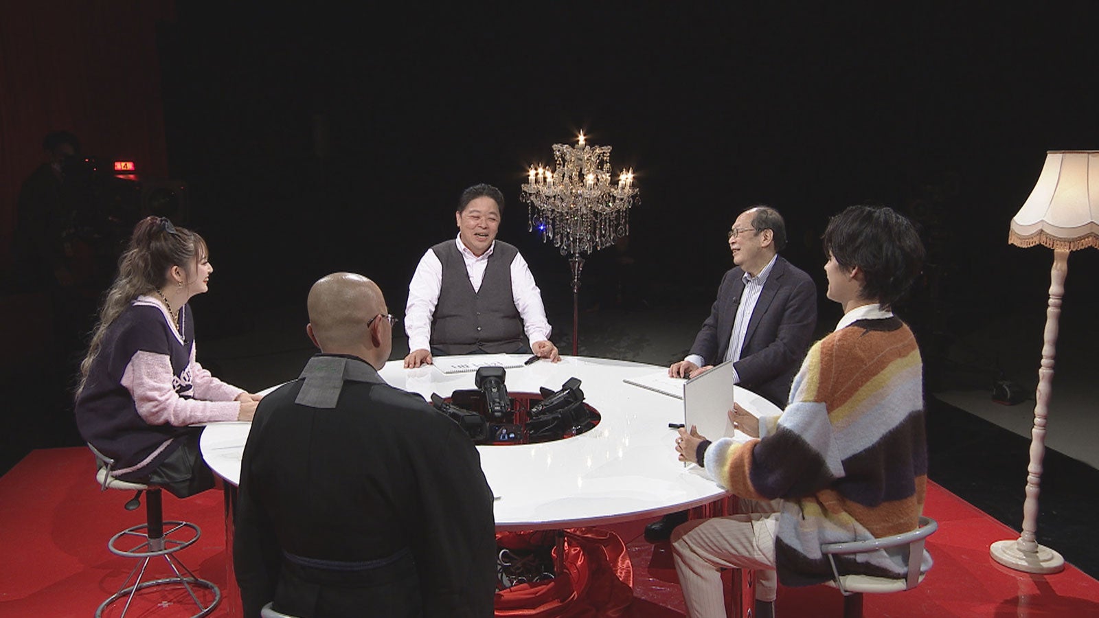 （左から）ゆうちゃみ、伊集院光、金田一秀穂、佐野晶哉、安達瑞樹（C）読売テレビ