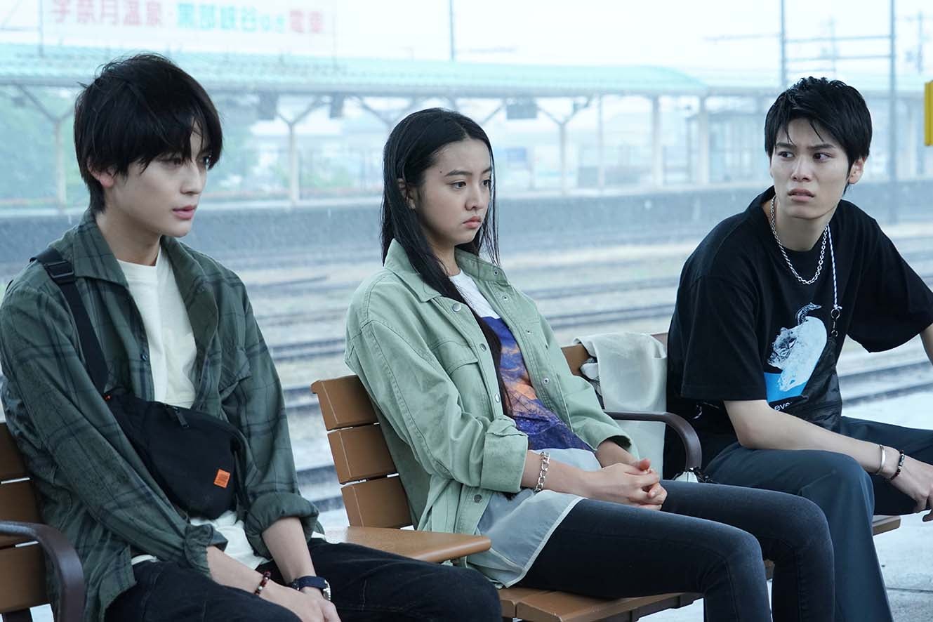 Koki,＆萩原利久＆高橋文哉、不安と恐怖におびえる「牛首村」新場面写真解禁