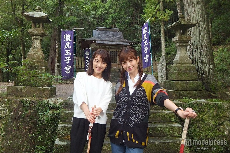 （左から）内山理名、片瀬那奈