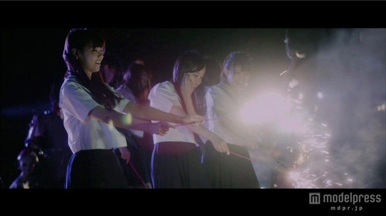 乃木坂46／『無口なライオン』のミュージックビデオより