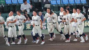 泣き崩れた日南学園ナイン 監督は横浜ナインを拍手で見送る SNS感動「よく食らいついてた」「点差は開いたけど紙一重」