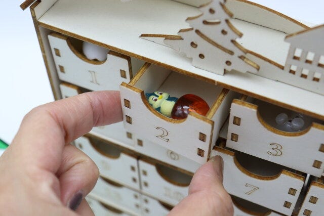 ウッドアドベントカレンダーキット(ハウス型) 使用例 ウッドアドベントカレンダーキット(ハウス型) 使用例