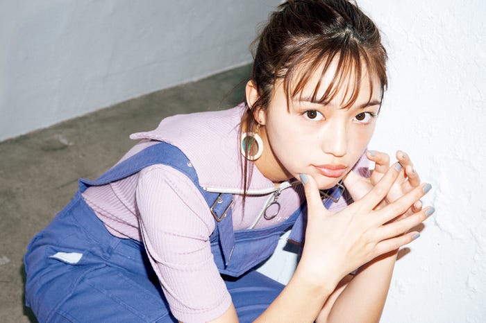 川口春奈/「mini」5月号(画像提供:宝島社)