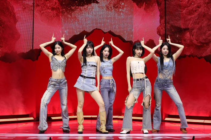 LE SSERAFIM(P)&(C)SOURCE MUSIC