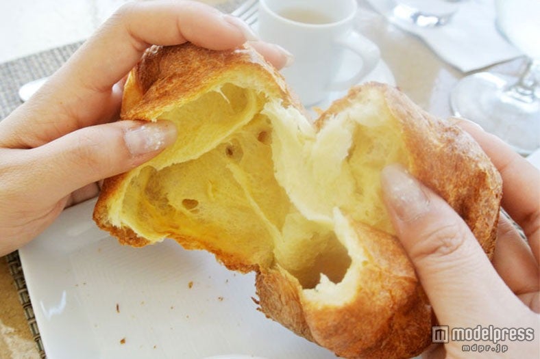 おかわり自由のブレッド”ポップオーバー”、中は軽くパリっとした食感