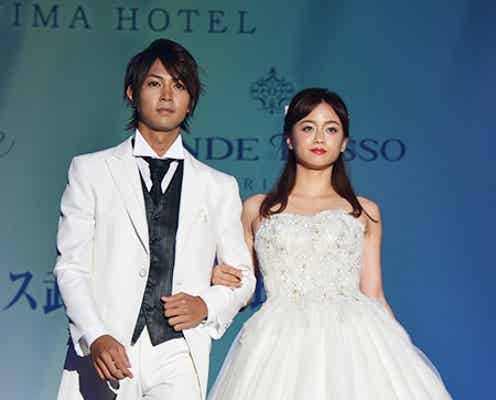 宮城舞&山田ジェームス武、ペアでウェディングショーに登場 観客の視線を虜に