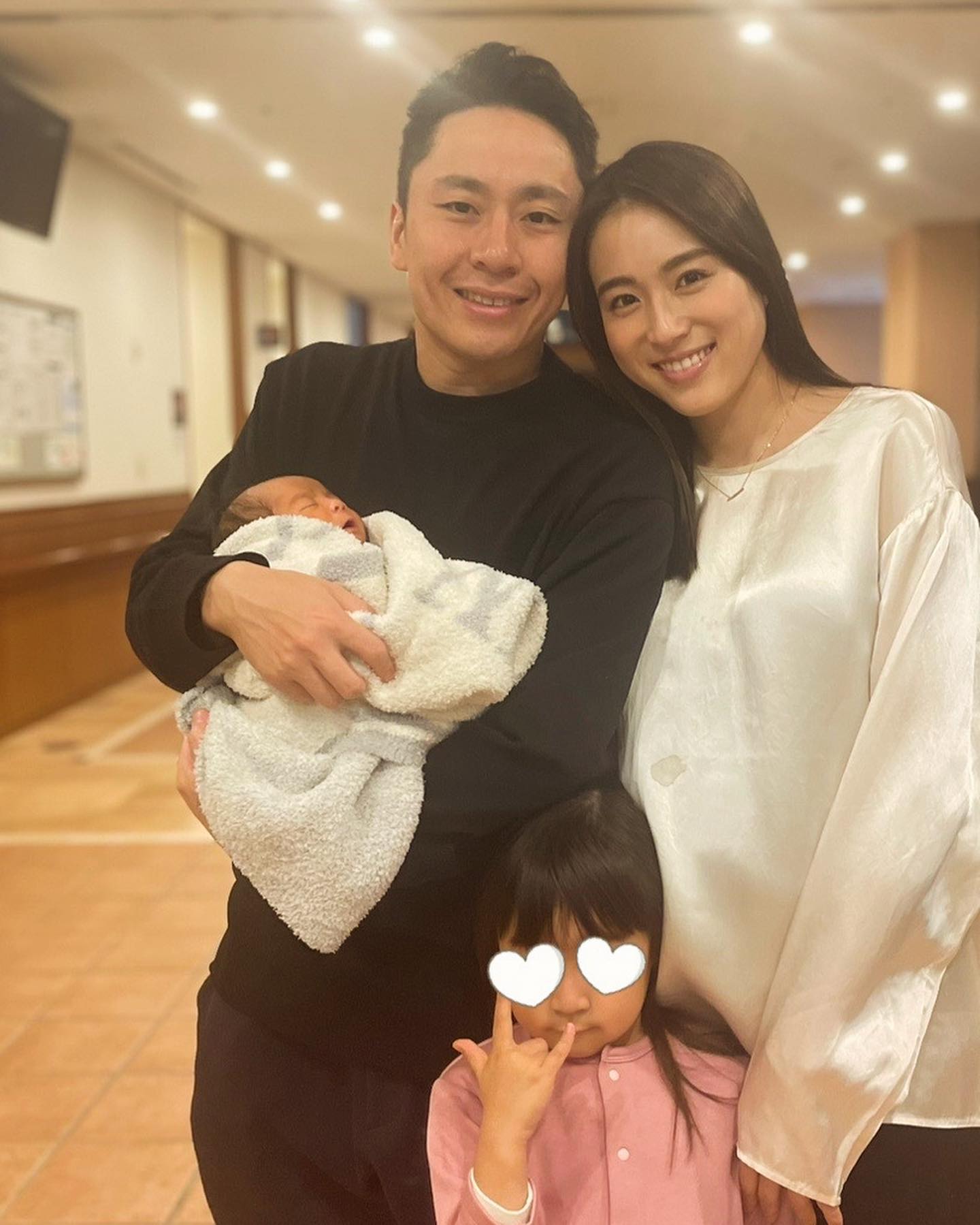 (画像4/22) 笹川友里、第2子出産を発表 夫・フェンシング太田雄貴氏ら家族4ショット公開 モデルプレス (画像4/22) 笹川友里、第2子出産を発表 夫・フェンシング太田雄貴氏ら家族4ショット公開 モデルプレス