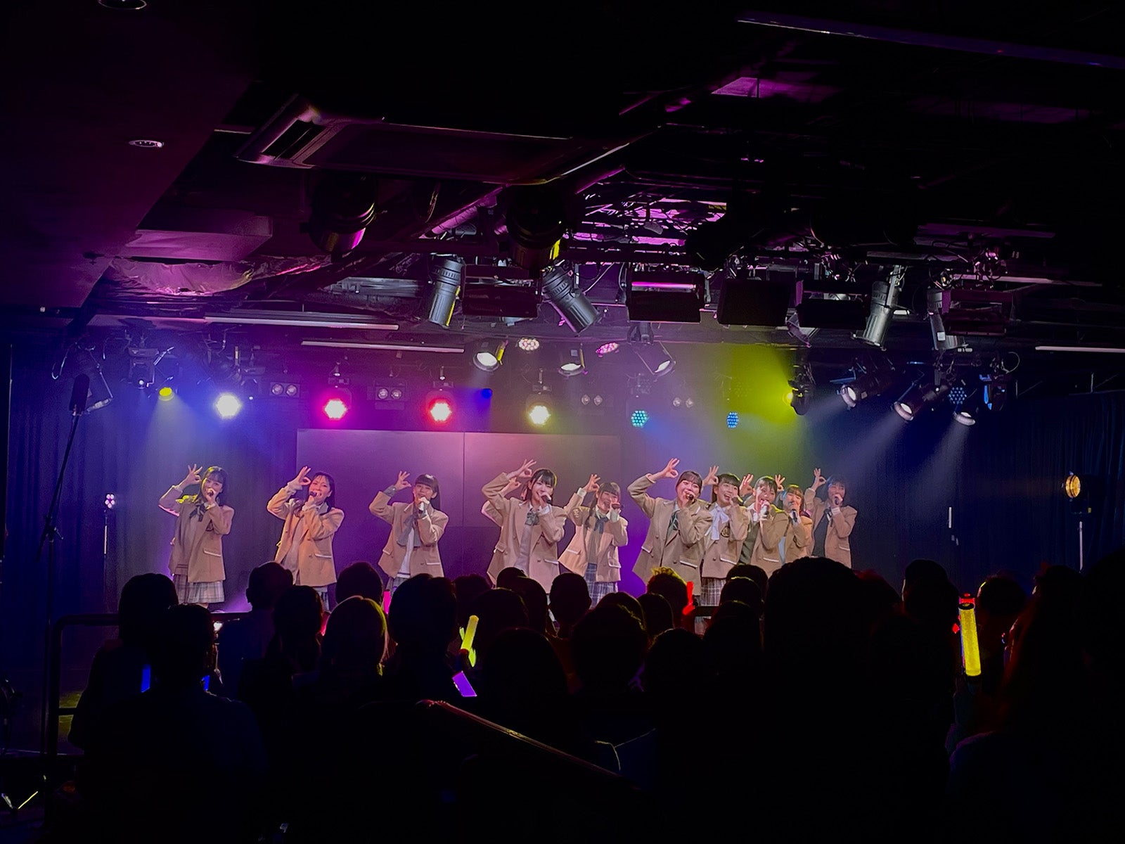 ≒JOY、最新曲「今日も君の夢を見たんだ」披露 初々しいトークで盛り上げる＜セットリスト＞