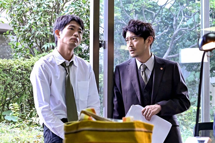 松下洸平、津田健次郎/「最愛」第2話より(C)TBS