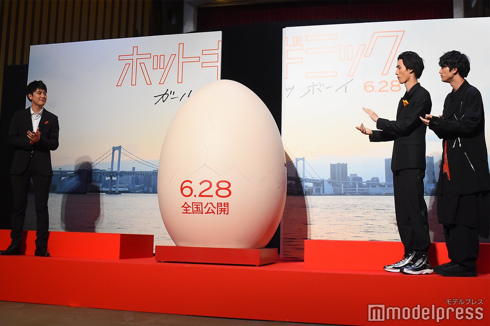 巨大タマゴ登場 （C）モデルプレス