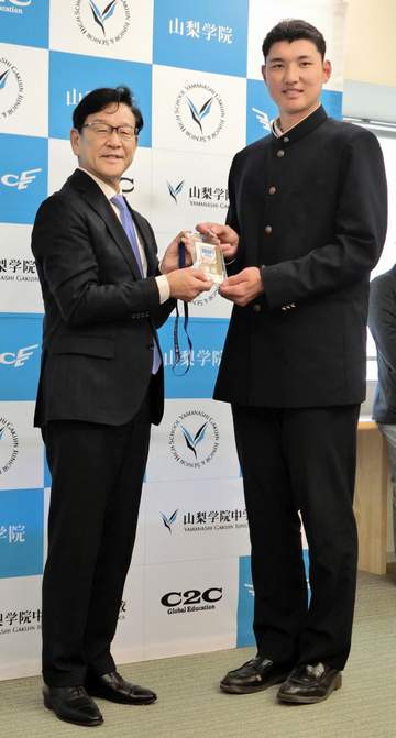 日本ハム・栗山CBO 巨人・松井秀喜監督誕生を歓迎「野球界が本当に盛り上がる。一野球人として、あ～、良かったなと」